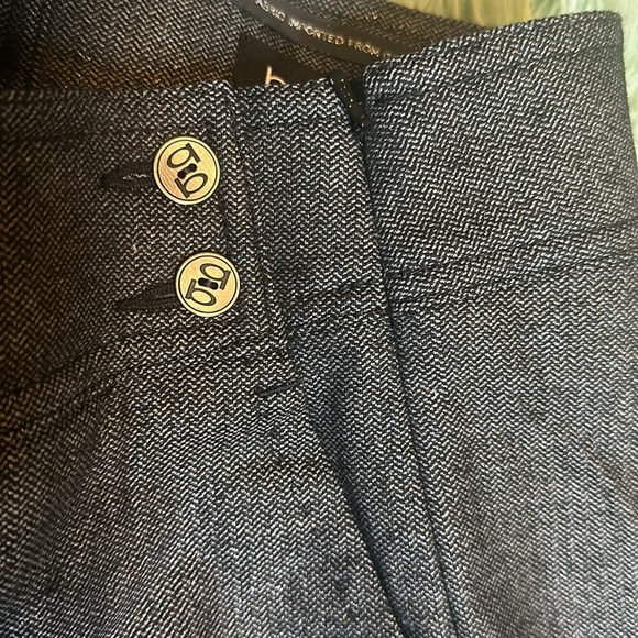 Bebe Italian Fabric Heather Grey Skirt Size 0 Buttons and Zipper with Pockets - Picture 6 of 11